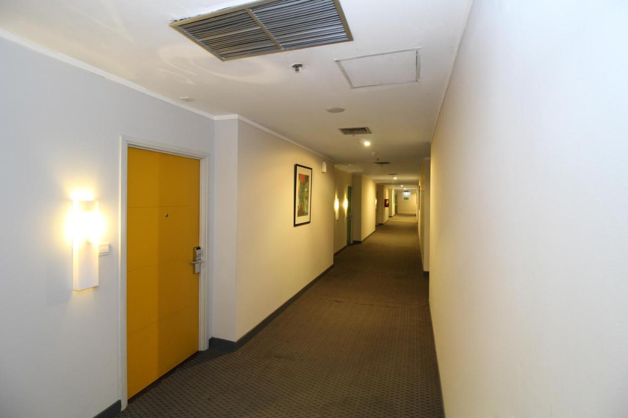 Airy Glodok Pinangsia Raya Jakarta Hotel Exterior photo